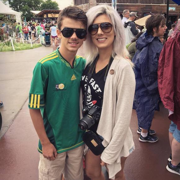 Meet your Posher, Monique - Picture 1 of 1